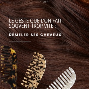 Peigner ses cheveux paraît être l’un des gestes les plus simples de notre routine.Pourtant, lorsqu’il est réalisé trop rapidement, il peut transformer un petit nœud en véritable tiraillement et nous pousser à multiplier les passages sans obtenir un résultat plus net.Le bon réflexe consiste à ne pas commencer directement par les racines.Travaillez d’abord les pointes, puis remontez progressivement vers les longueurs. Vous évitez ainsi de faire descendre tous les nœuds au même endroit et rendez le démêlage plus fluide.Sur une chevelure dense ou longue, séparer les cheveux en plusieurs sections permet également de mieux contrôler le geste et de vérifier que chaque zone a réellement été peignée.Et surtout, inutile de forcer.Lorsqu’un peigne bloque, ralentissez, maintenez délicatement la mèche au-dessus du nœud et reprenez par petites étapes. Ce geste simple limite la tension exercée sur les racines et rend le démêlage beaucoup plus confortable.Une bonne routine ne repose donc pas sur le nombre de passages, mais sur leur précision et sur le choix d’un accessoire adapté à votre chevelure.Découvrez les nouveaux peignes Velecta Paris, pensées pour accompagner vos gestes et apporter une finition soignée à votre coiffure.Lien en bio.#PeigneCheveux #ConseilsCheveux #RoutineCapillaire #AccessoireCoiffure #VelectaParis