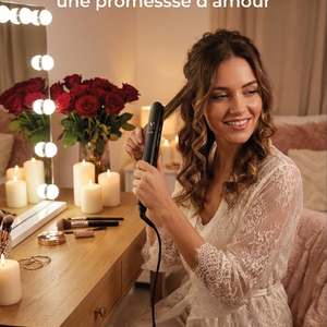 Que ce soit des boucles élégantes, un chignon romantique ou des ondulations légères, chaque détail compte pour créer une ambiance magique. Laissez vos cheveux parler d’amour et de complicité ! ❤️ #velectaparis #sèchecheveux #fabricationfrançaise #momentsàdeux #amour