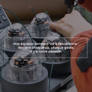 Derrière chaque sèche-cheveux Velecta, il y a des mains expertes, des gestes précis et un savoir-faire français. Fabriqués en France, avec passion. #VelectaParis #sèchecheveux #FabricationFrançaise #SavoirFaire #Qualité #Innovation