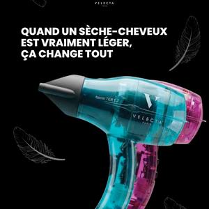 Avec les coloris turquoise et fuchsia de l’Iconic TGR 1.7, l’idée n’est pas simplement d’ajouter de la couleur. C’est d’apporter un peu plus de personnalité à une routine que l’on répète presque tous les jours.Parce qu’un outil coiffant peut être performant, léger, maniable et agréable à utiliser… tout en ayant une vraie présence visuelle dans une salle de bain, sur une coiffeuse ou dans une valise d’été.Et derrière ces couleurs plus affirmées, on retrouve toujours ce qui fait l’ADN Velecta Paris : • une fabrication française • un format ultra léger • une prise en main confortable • un séchage agréable au quotidien • une vraie durabilité • et un outil pensé pour accompagner votre routine dans le tempsLe genre d’appareil qu’on choisit autant pour son usage que pour son design. Parce qu’un sèche-cheveux léger, pratique et beau, c’est aussi ce qui rend la routine plus fluide.Et vous, vous êtes plutôt turquoise ou fuchsia ? ✨ Pour retrouver l’Iconic TGR 1.7 et choisir le coloris qui vous ressemble, rendez-vous via le lien en bio.#SecheCheveuxLeger #SecheCheveuxProfessionnel #MadeInFrance #RoutineCheveux #DesignObjet #VelectaParis #IconicTGR17