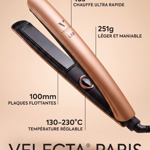Il fallait bien en choisir un… et l’équipe a tranché.Parmi les nouveaux LXR, le Champagne a clairement réussi à se faire une place parmi nos favoris.On aime son côté lumineux et raffiné, sa teinte chaleureuse qui reste facile à intégrer dans le quotidien, mais aussi ce petit supplément d’élégance qui fait la différence.Et derrière le look, on retrouve bien sûr tout ce qu’on attend du LXR nouvelle génération, avec une température pouvant aller jusqu’à 230°C et la possibilité de varier les coiffages selon ses envies.Bref, un vrai coup de cœur aussi bien pour son design que pour son utilisation.Et vous, le Champagne fait partie de vos favoris ou vous avez craqué pour un autre coloris ?#LisseurBoucleur #LXRVelectaParis #NouveauteCoiffure #RoutineCoiffure #VelectaParis