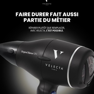 Réparer plutôt que remplacer. Aujourd’hui, c’est devenu rare. Pourtant, pour nous, cela fait partie intégrante de la manière de penser un produit.Chez Velecta Paris, nous défendons une vision plus durable du sèche-cheveux professionnel : un outil conçu pour accompagner votre quotidien dans le temps, et non pour être remplacé au moindre problème. Pouvoir réparer un appareil, prolonger sa durée de vie et continuer à l’utiliser pendant des années fait partie de notre engagement depuis toujours.Parce qu’un bon outil coiffant ne se résume pas seulement à sa puissance ou à son design. Il se mesure aussi à sa capacité à rester performant, fiable et agréable à utiliser au fil du temps.Fabrication française, réparabilité 10 ans, savoir-faire historique depuis 1936 : nous croyons qu’un produit durable est aussi une manière plus responsable de consommer.Et honnêtement, on trouve ça plutôt beau de faire durer les choses.#ReparationSecheCheveux #Durabilite #FabricationFrancaise #SecheCheveuxProfessionnel #MadeInFrance #VelectaParis