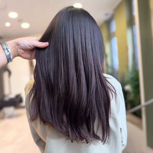 🌟 Découvrez la magie opérée par notre partenaire @saloncontreras ! Grâce à une couleur subtile et une brillance éclatante, chaque coupe devient une œuvre d’art 💇♀️. Un équilibre parfait entre profondeur et reflets pour un look naturel et lumineux. Quand la santé du cheveu s’allie à l’expertise de la coiffure, la transformation est tout simplement époustouflante 💇♀️🌿. Prêtes à vivre votre propre métamorphose ? #VelectaParis #Velecta #sèchecheveux #fabriquéenFrance #SalonContreras #Coiffure #Transformation #Brillance #Beauté