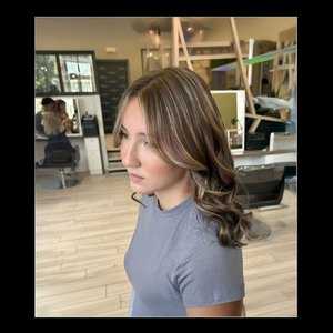 ✨ Magnifique balayage personnalisé réalisé par notre partenaire @saloncontreras ! Avec des nuances subtiles et une brillance éclatante, ce look met en valeur toute la beauté du cheveux. Laissez-vous séduire par cette transformation qui illumine votre style ! 💖 #VelectaParis #Velecta #sèchecheveux #fabriquéenFrance #Balayage #SalonContreras #BeautéDesCheveux